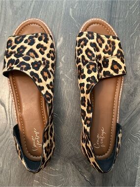 Crown Vintage Leopard Print Slide Sandals - Black & Tan